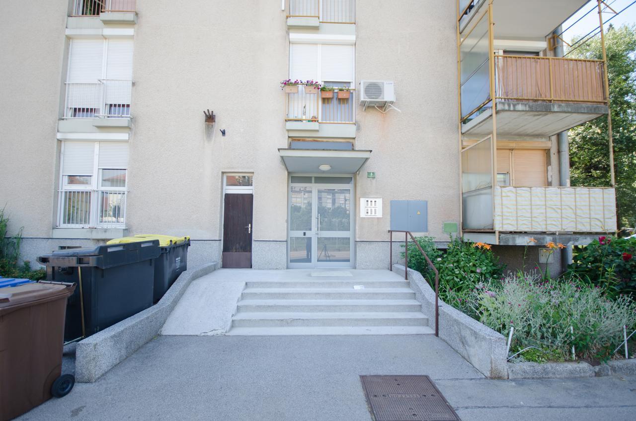 Apartment Near The Train Station Любляна Экстерьер фото